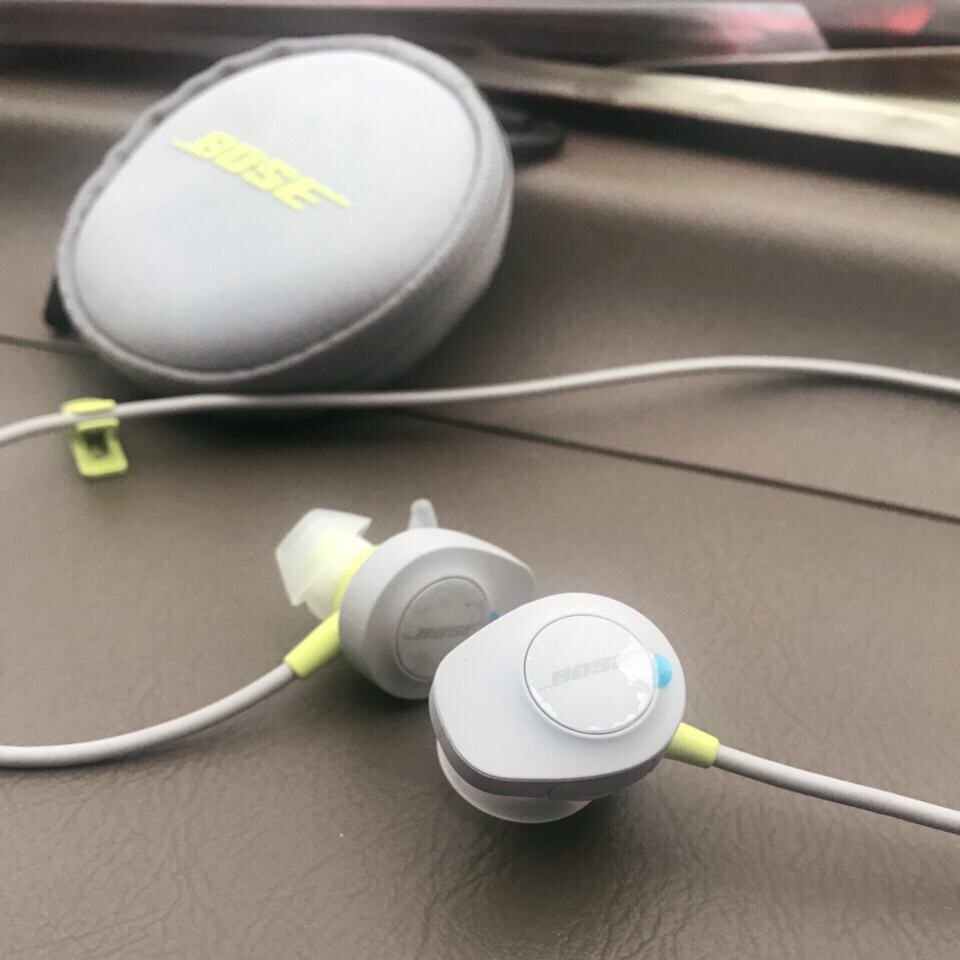 蓝牙耳机首次充电方法-第2张图片-王尘宇