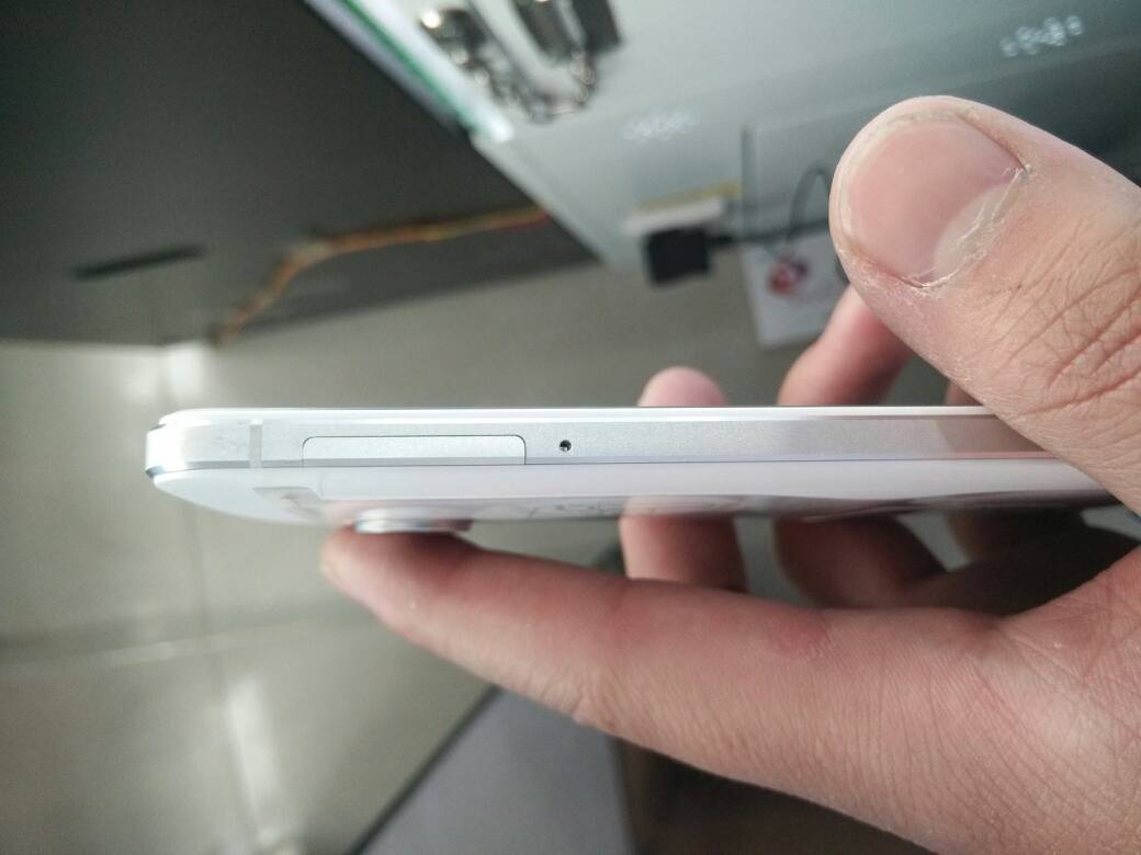 怎么取出手机卡-第2张图片-王尘宇