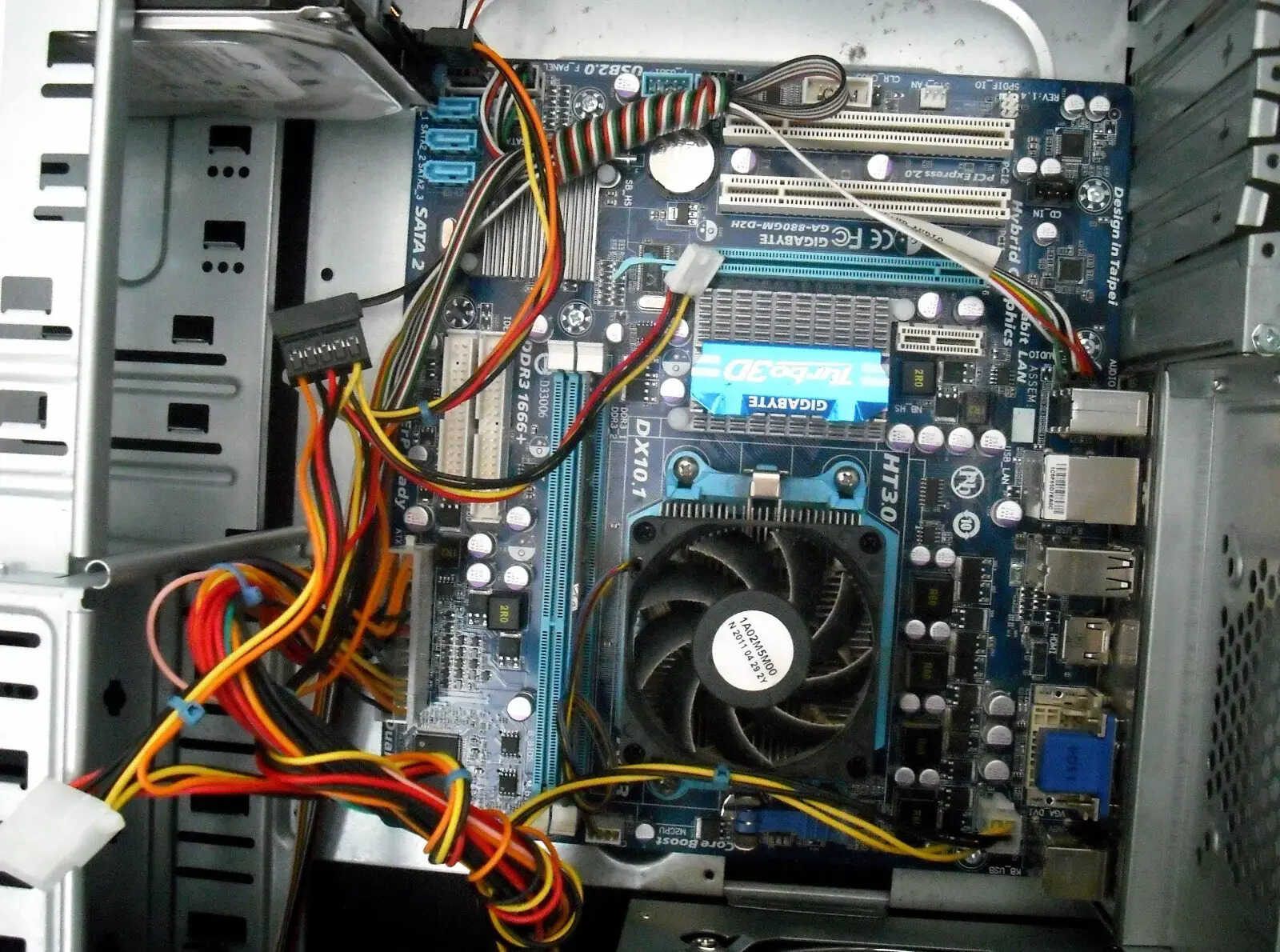 电脑屏幕突然黑屏但是有声音怎么办-第1张图片-王尘宇